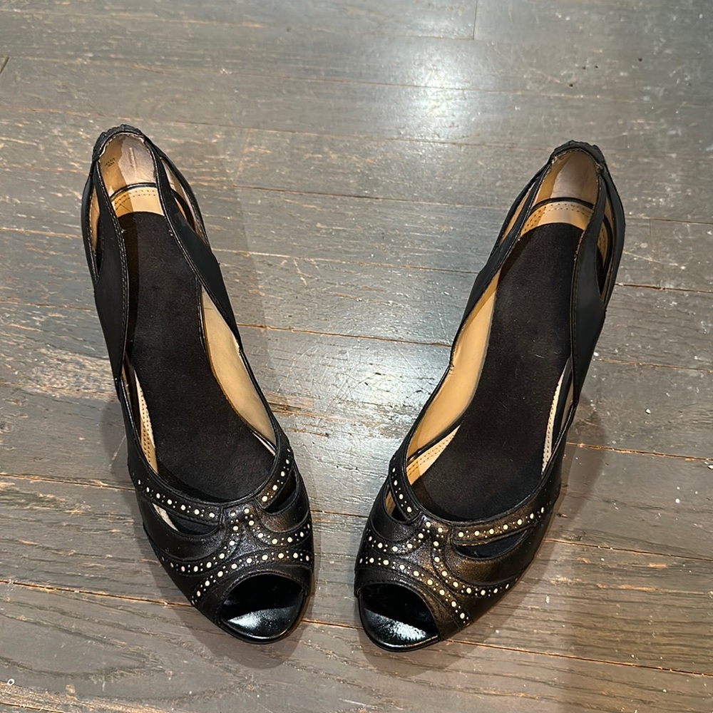 Tahari black heels